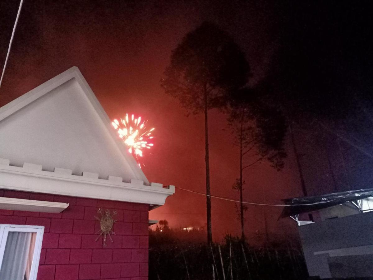Istana Bromo Resort Екстериор снимка